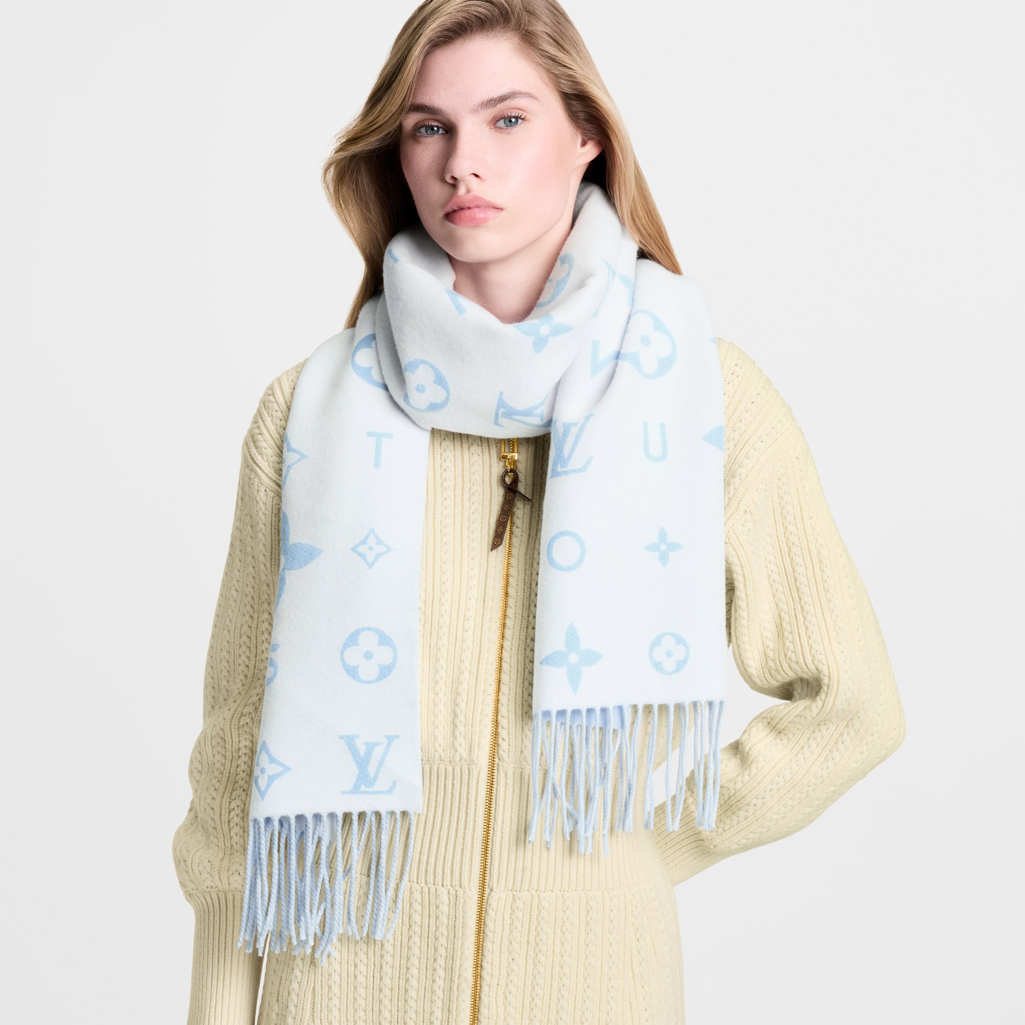LOUIS VUITTON ライトブルー ストール Reykjavik Cloud Scarf S00 - Women - Accessories | LOUIS VUITTON ®